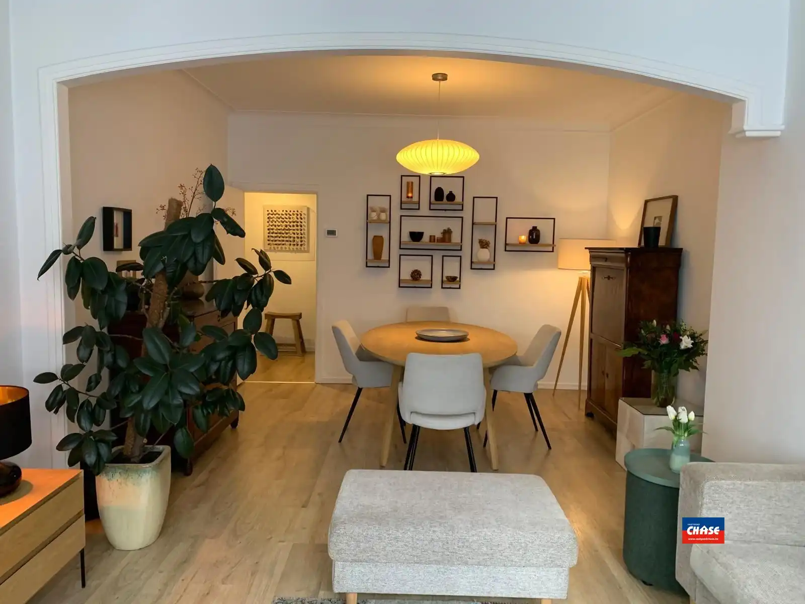 Hoofdfoto van de publicatie: Sfeervol gerenoveerd gelijkvloers appartement met mooie tuin