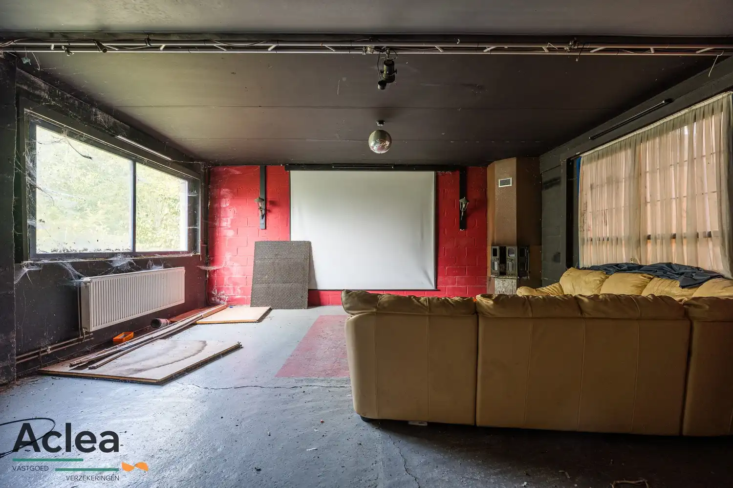 Te renoveren woning met grote magazijnruimte en veel potentieel foto 35