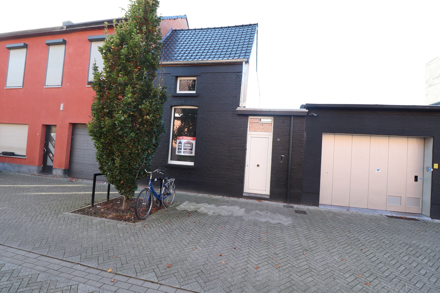 Woning met 2 slaapkamers en stadskoer.  foto {{pictureIndex}}