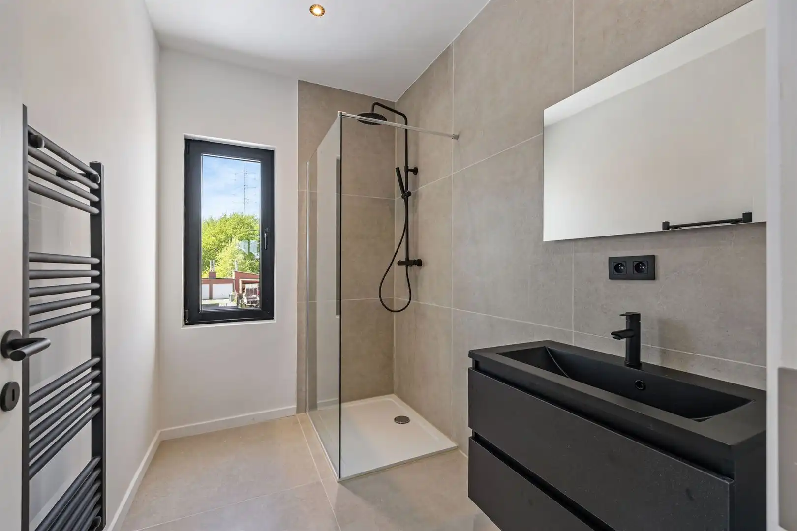 Totaal gerenoveerde en energiezuinige woning  foto 15