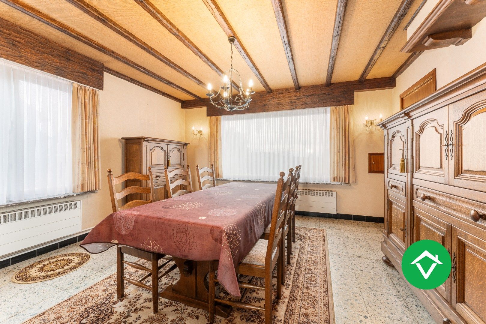 Op te frissen gezinswoning met twee garages en landelijk zicht te Eernegem foto 4