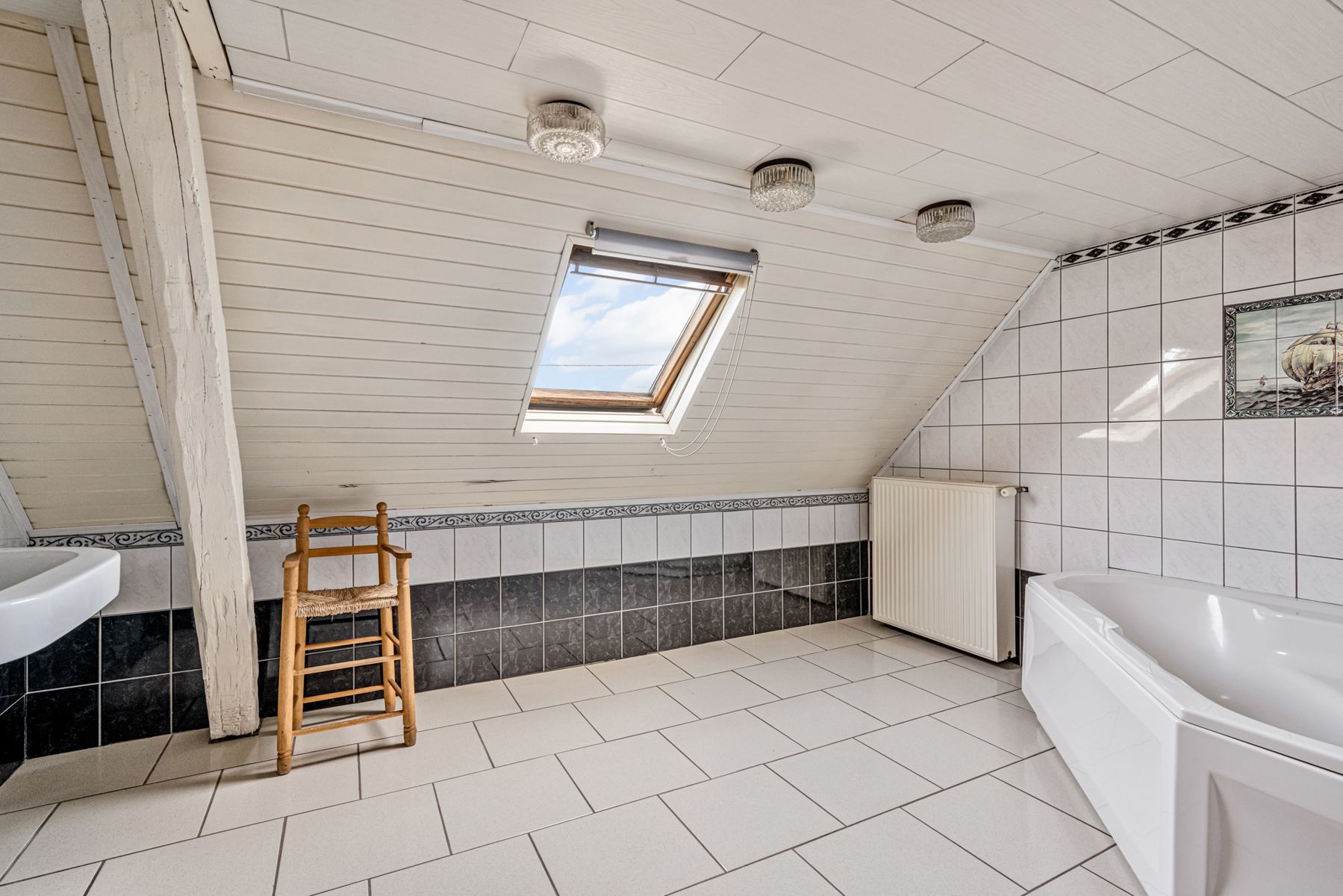 Driegevelwoning met garage, tuin en 5 slaapkamers foto 18