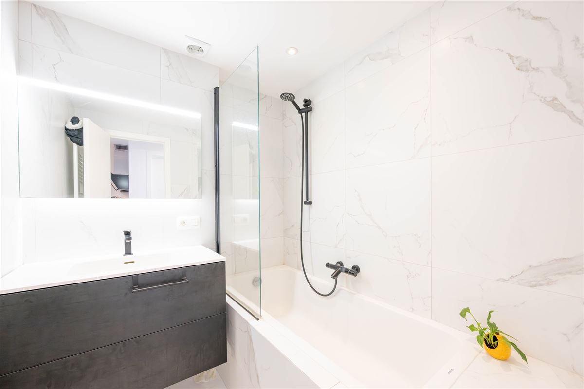 Gerenoveerd appartement op een toplocatie in Kortrijk foto 9