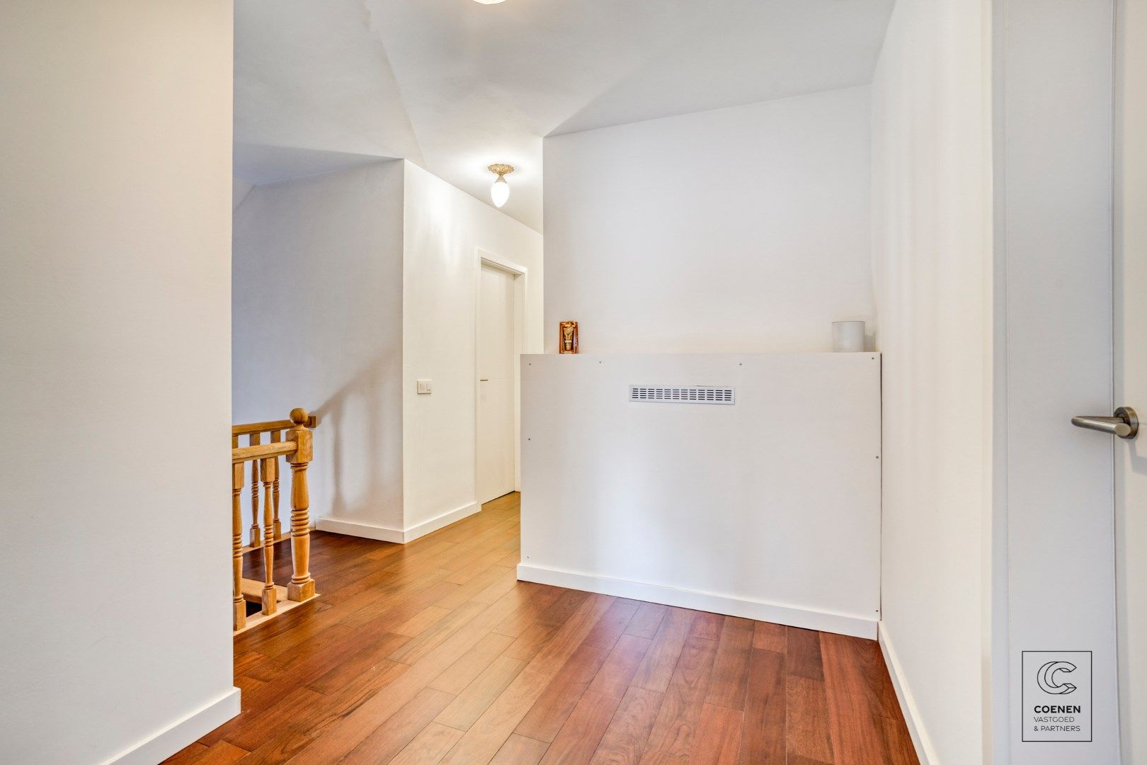 Prachtig, volledig gerenoveerde villa van 351 m² en 6 slaapkamers op een uiterst rustige locatie! foto 21