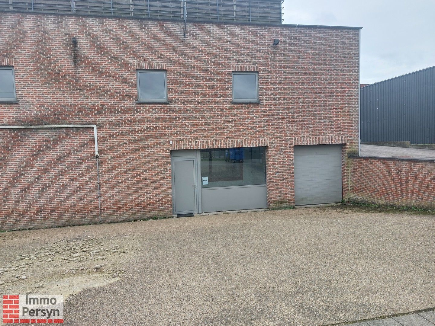 Handelspand/opslagloods te huur op gunstige ligging foto 2