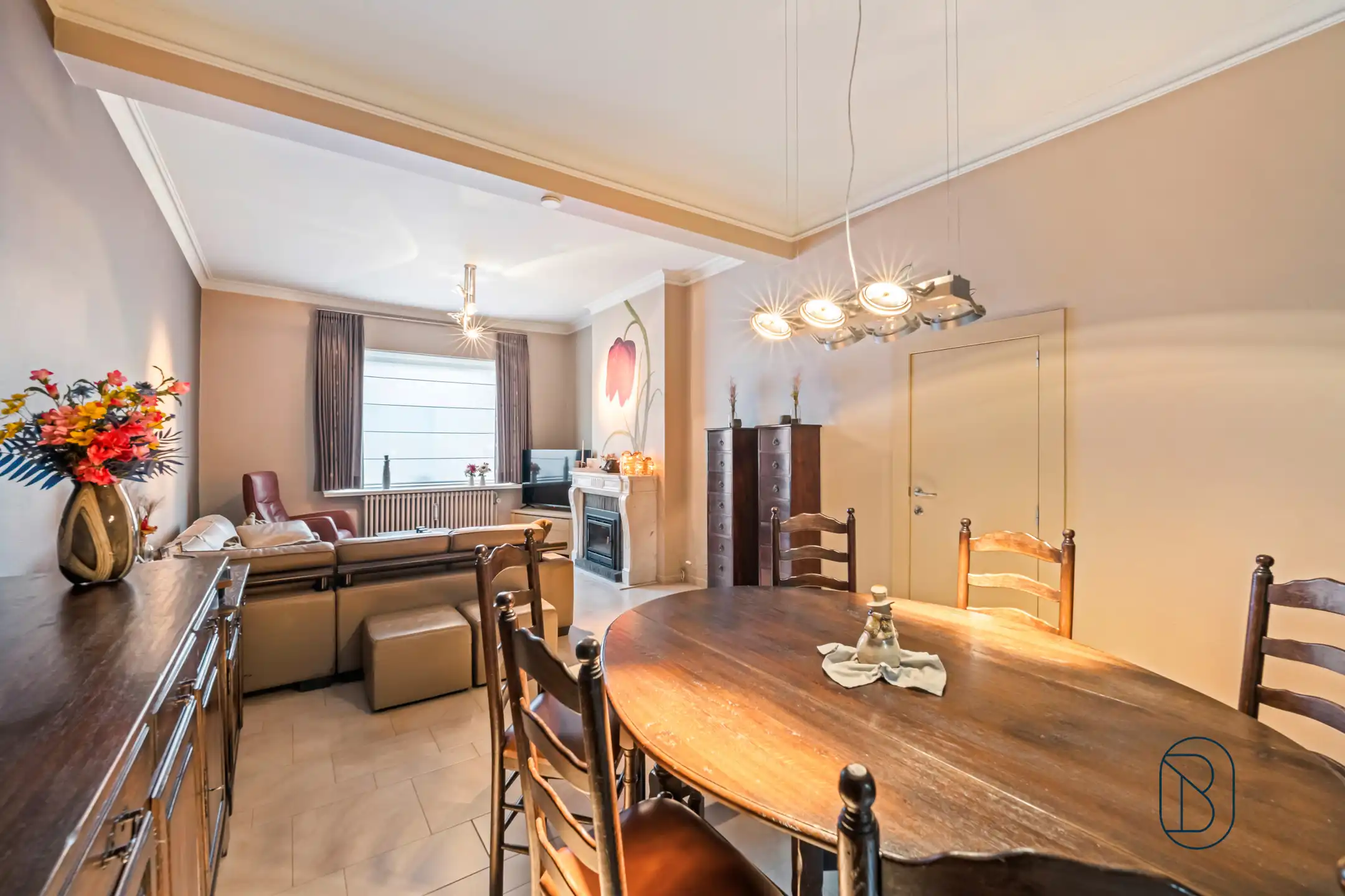 Topgelegen handelspand met woonst foto 12