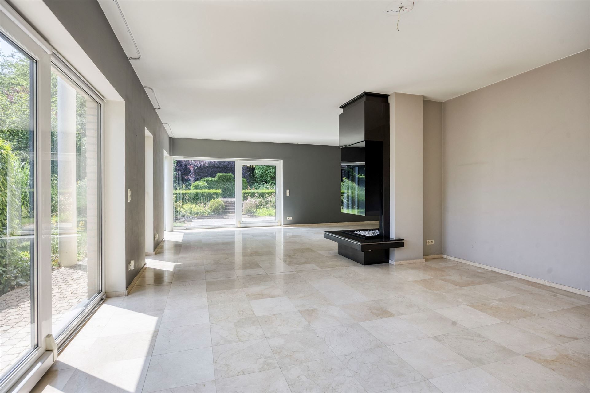 Prachtige moderne villa in rustige wijk foto 11