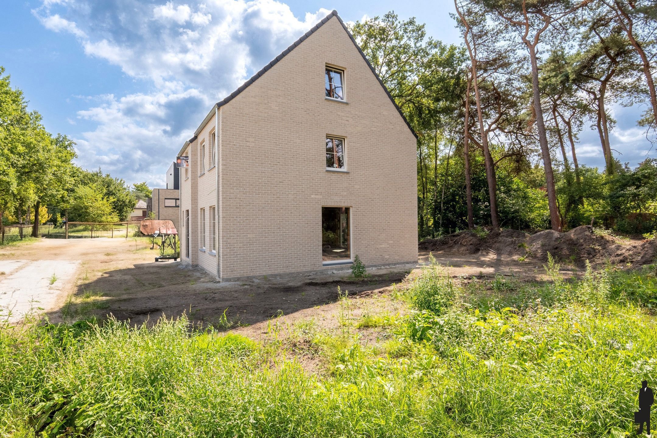 Nieuwbouwwoning met 3 slpk. op perceel van ca. 605m² foto 3