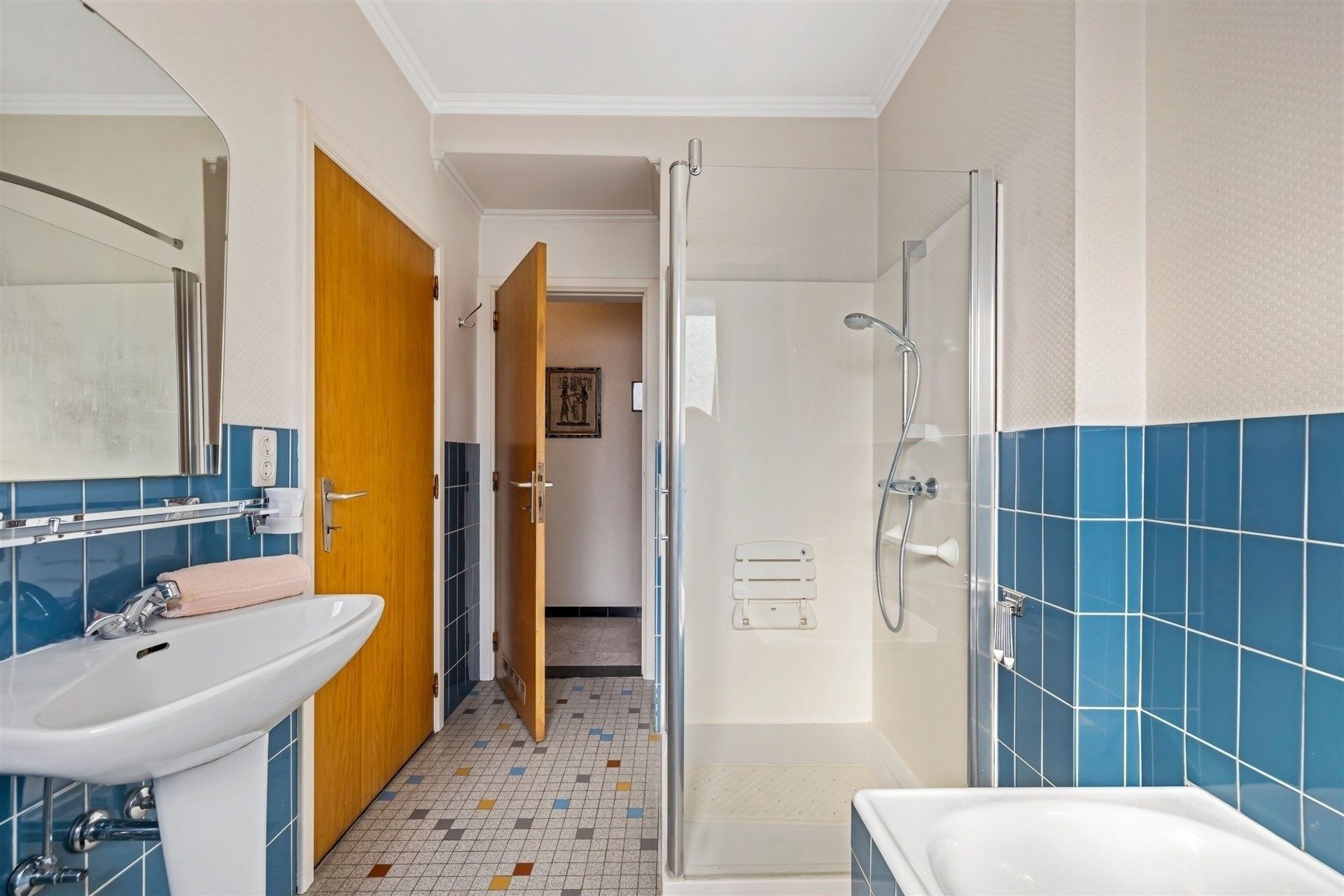 Uitstekend gelegen gezinswoning (type bungalow) met 4 slaapkamers, garage en een aangename tuin (1.067m²) foto 18