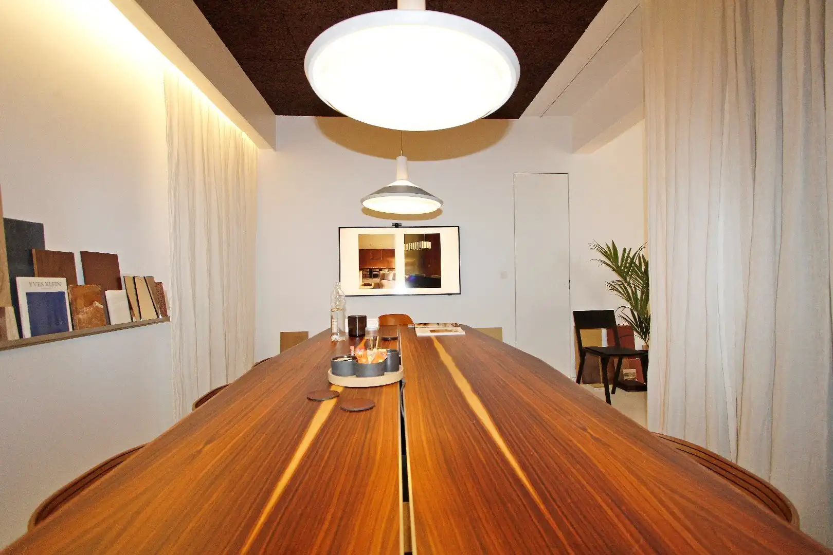 Ingericht en gemeubeld handelspand in een zijstraat van de Dumortierlaan te koop foto 8