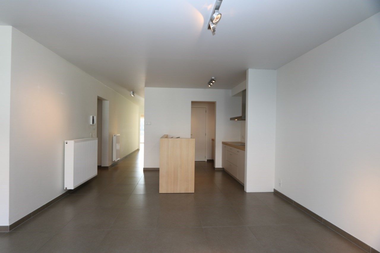 Ongemeubeld - Prachtig woonappartement (120m²) met staanplaats in het gebouw, nabij de Lippenslaan. foto 3