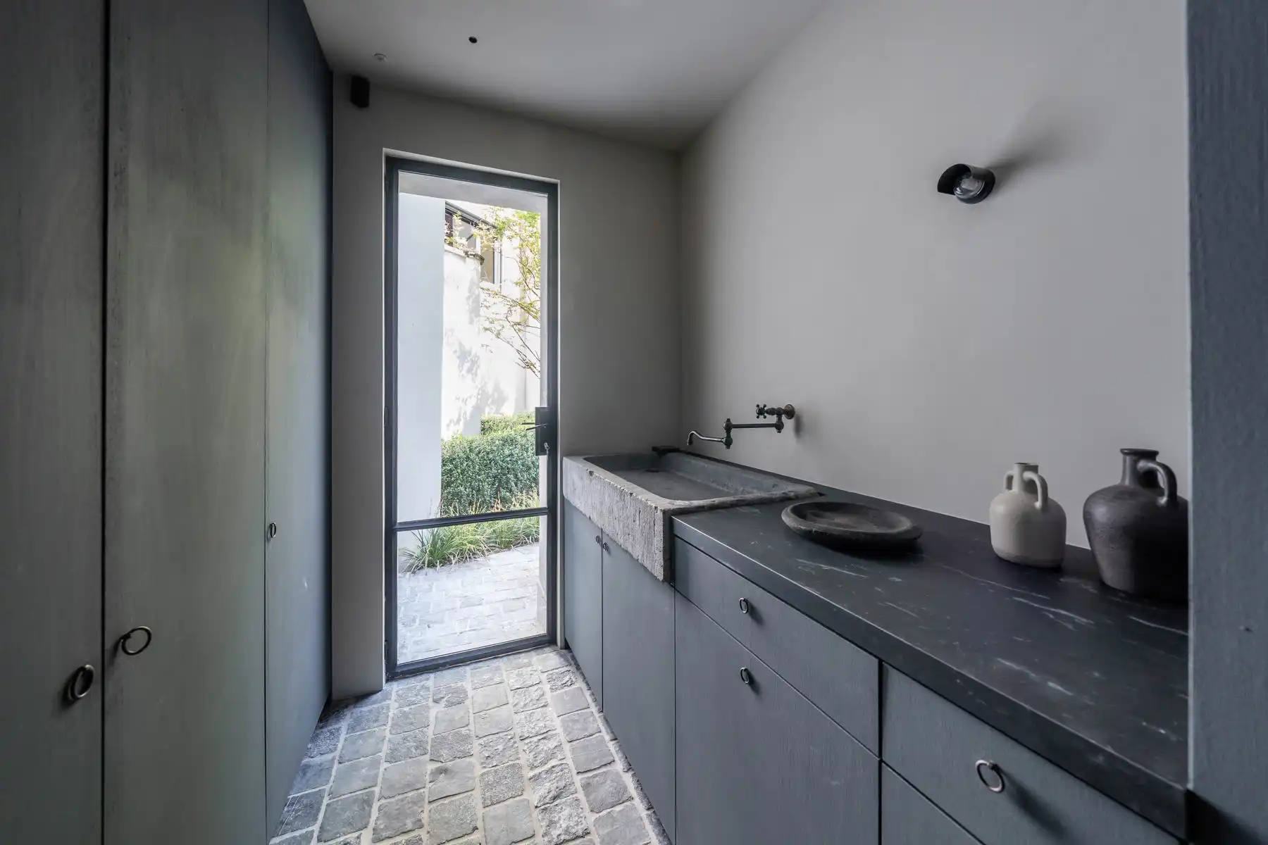 Stijlvol gerenoveerde herenwoning aan de voet van het KMSKA foto 11