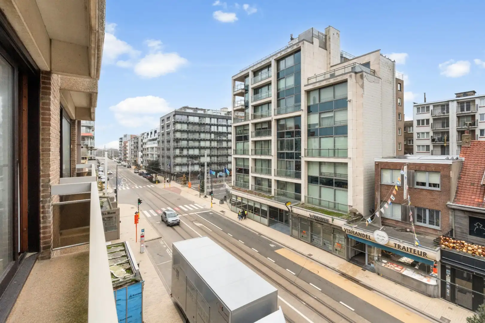 RUIM 3 SLAAPKAMERAPPARTEMENT TE KOOP  IN HET CENTRUM VAN OOSTDUINKERKE BAD foto 3