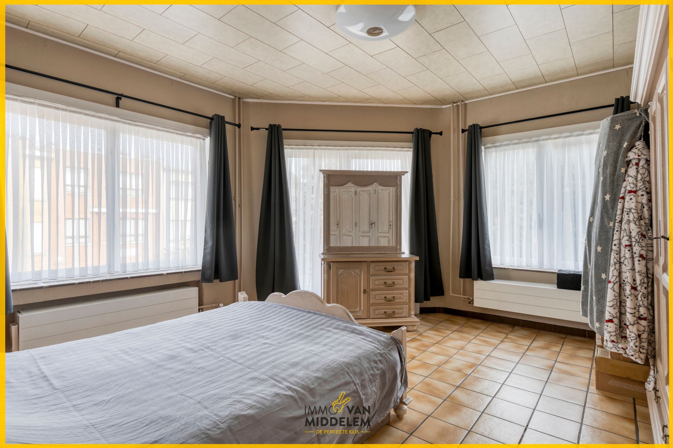 ZEER GROTE, RUSTIG GELEGEN VILLA MET 9 KAMERS foto 15