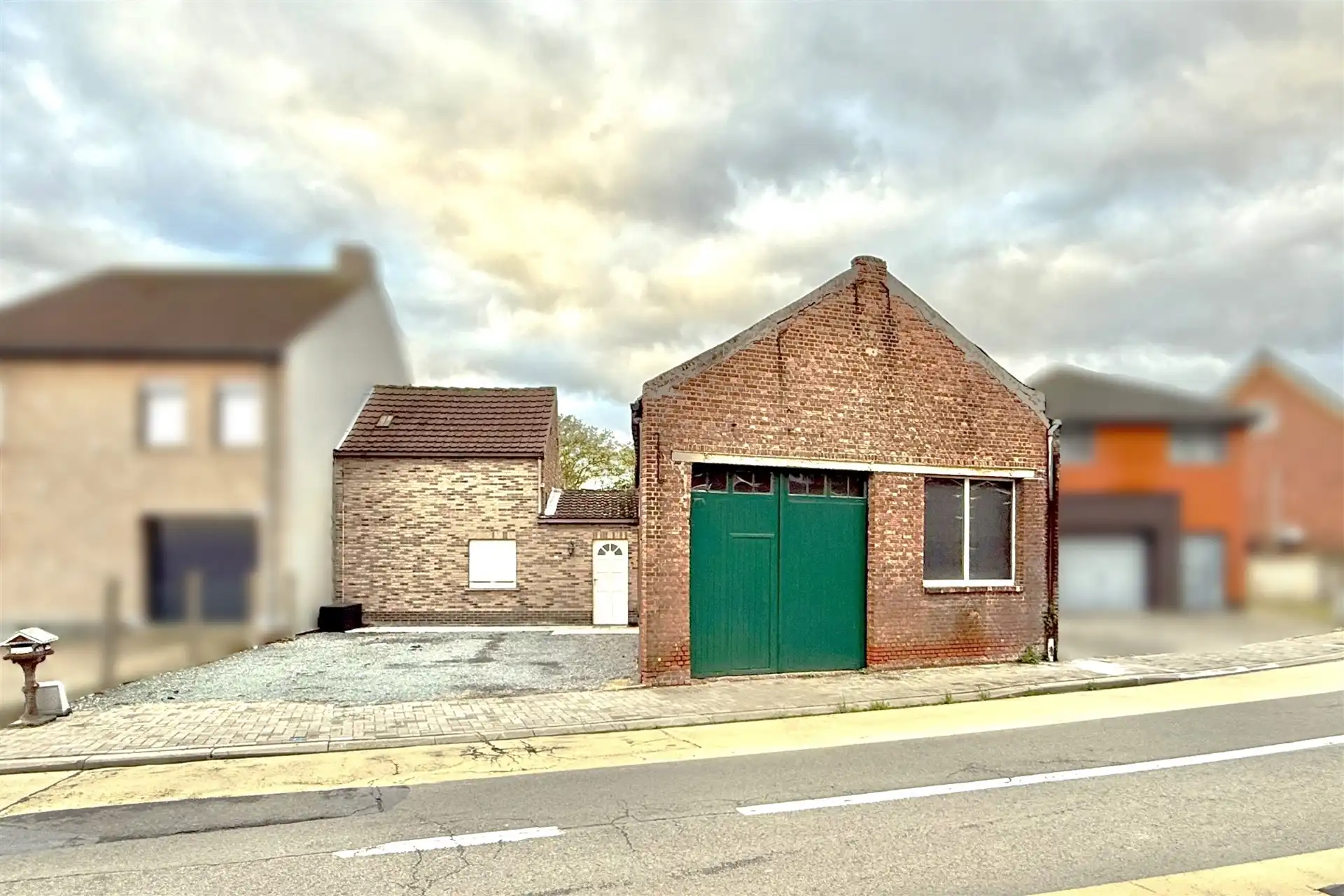 Grond HOB 730m² met te slopen gebouwen foto 2