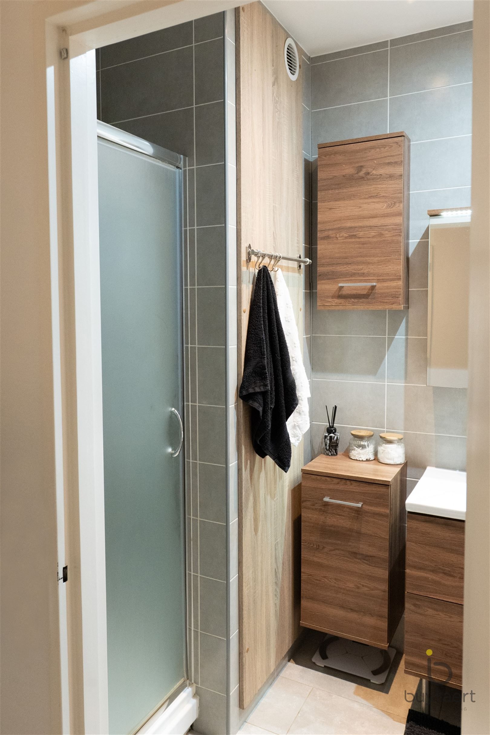 Gerenoveerd drie slaapkamer appartement te Hoboken. foto 22