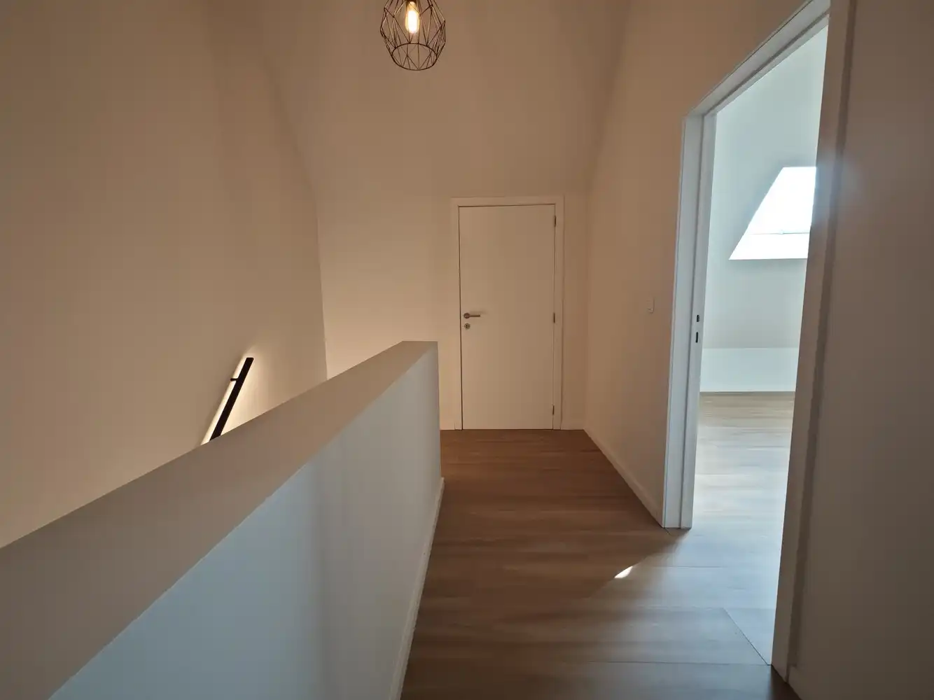 Volledig gerenoveerde stadswoning met 3 slpks en voll. aangelegde tuin foto 29