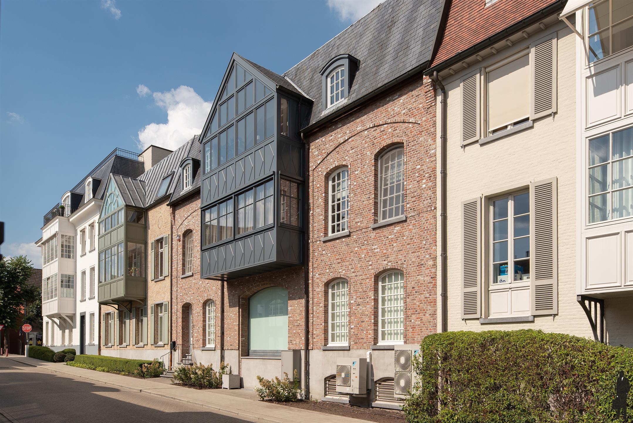 Ruim luxueus appartement in het hartje van  Hoogstraten met een bew. opp. van 180 m². foto 4