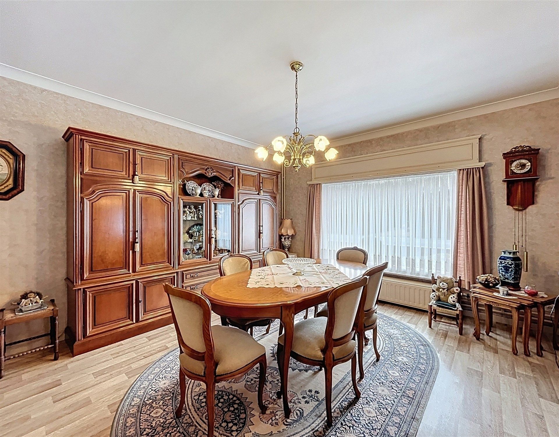 Ruime woning met 3 slaapkamers en grote garage op perceel van 1148 m² met zicht op oneindig groen.  foto 3