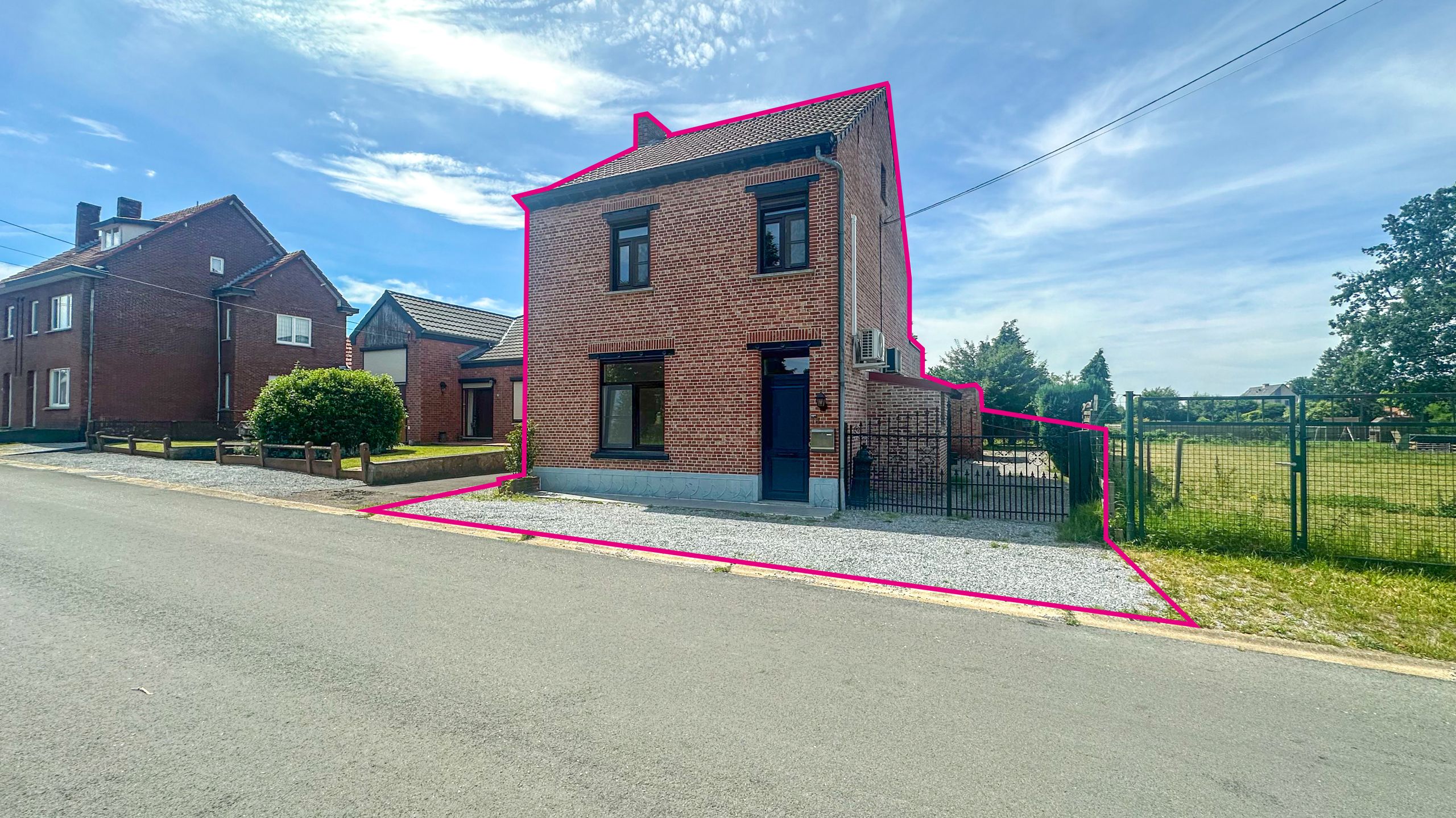 Karaktervolle woning met moderne afwerking en zonnige tuin! foto 2