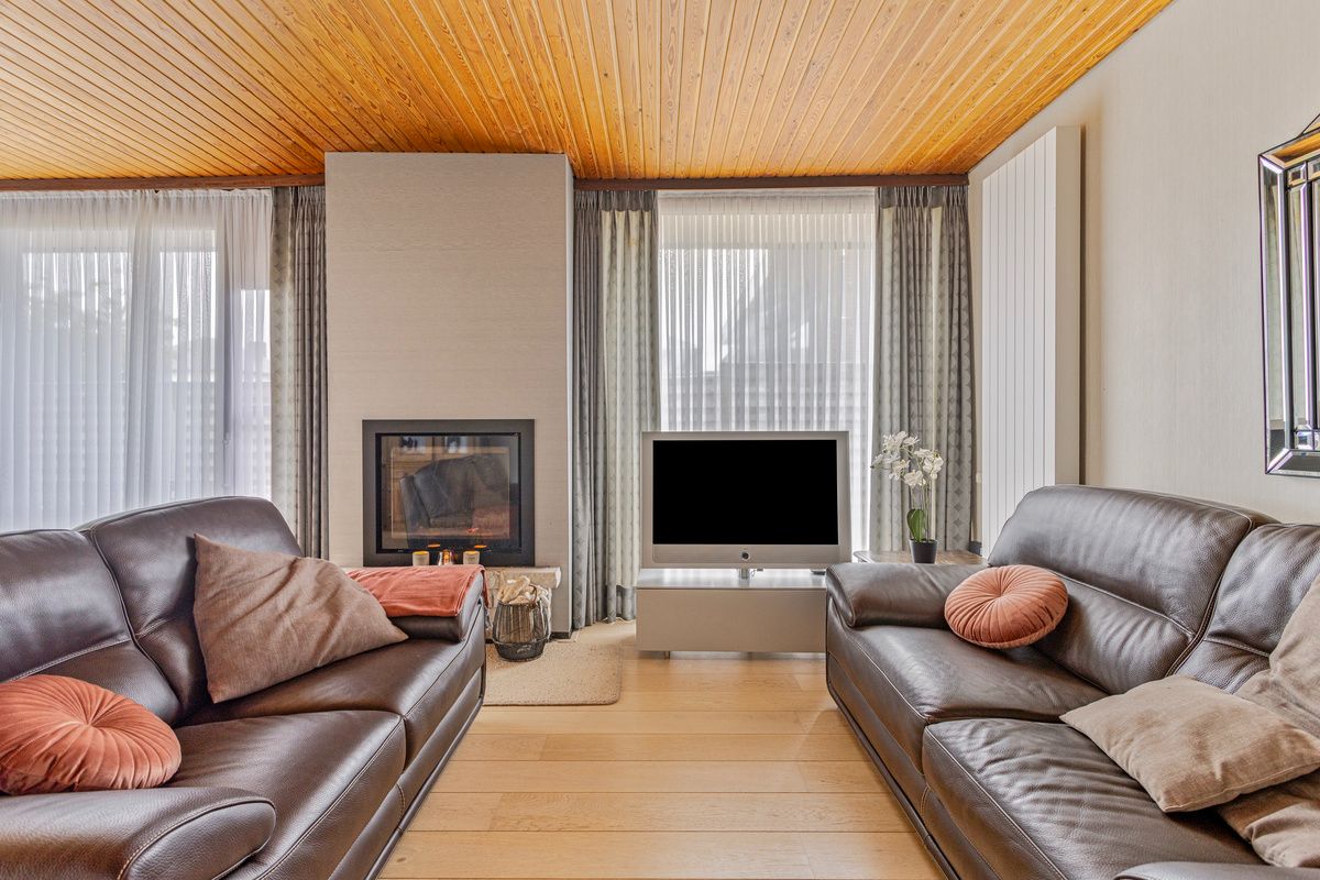 TE RENOVEREN BUNGALOW IN een RUSTIGE WOONWIJK MET MOOIE WOONVOLUMES foto 5
