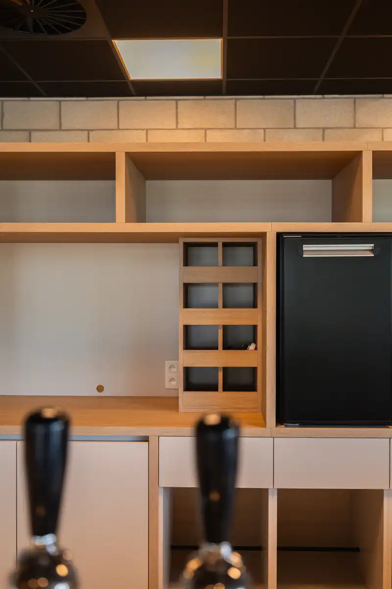 Recente en instapklare cafetaria met professionele keuken foto 18