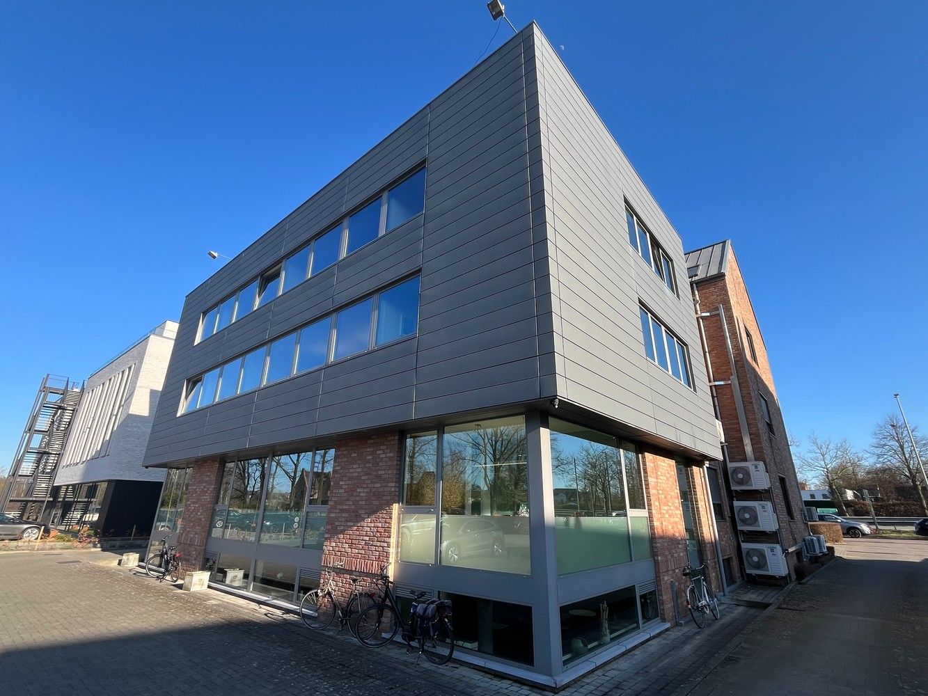 kantoorgebouw met 54P foto 44