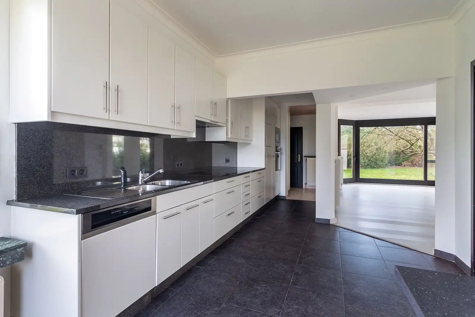 Uniek domein met villa, magazijn en uitgestrekte gronden foto 13