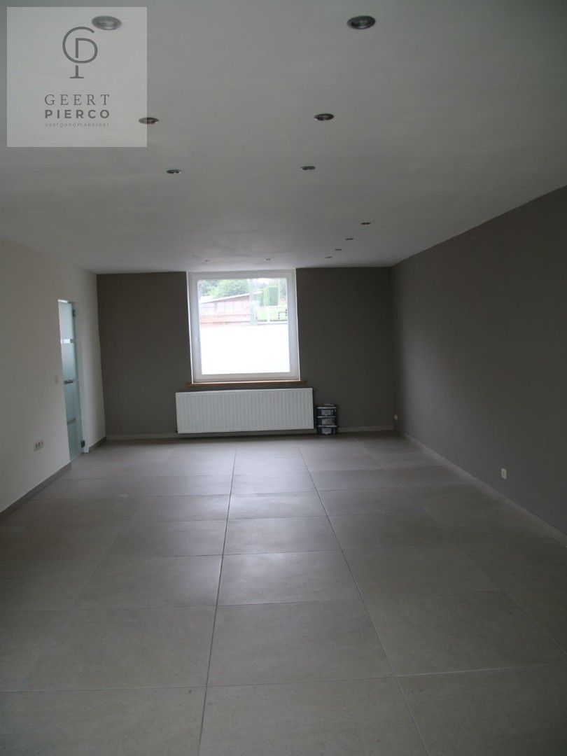 Prachtig gerenoveerde rijwoning met 4 slaapkamers aan de rand van Landen foto 10