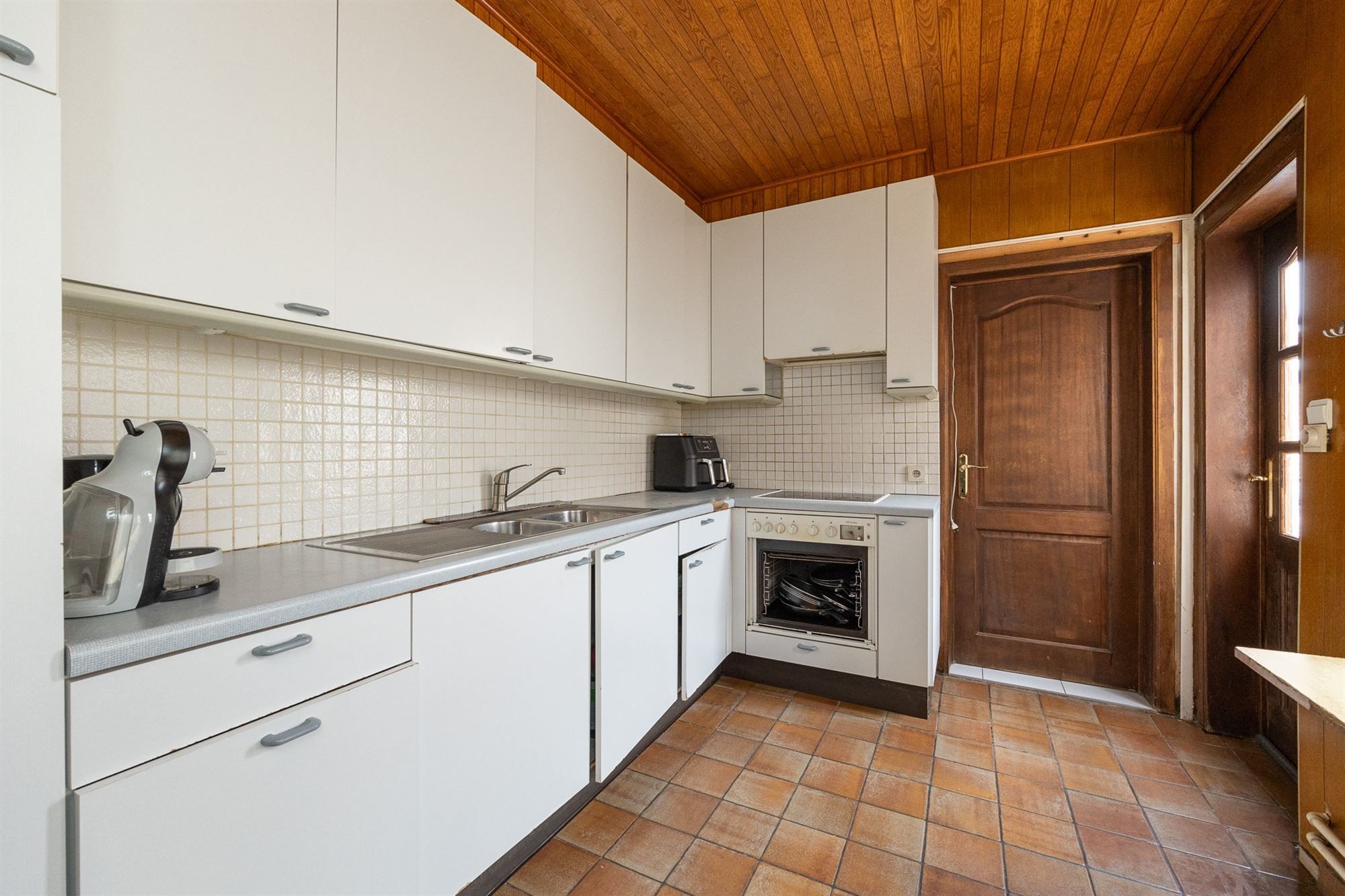 Gezinswoning met vier slaapkamers en tuin foto 8