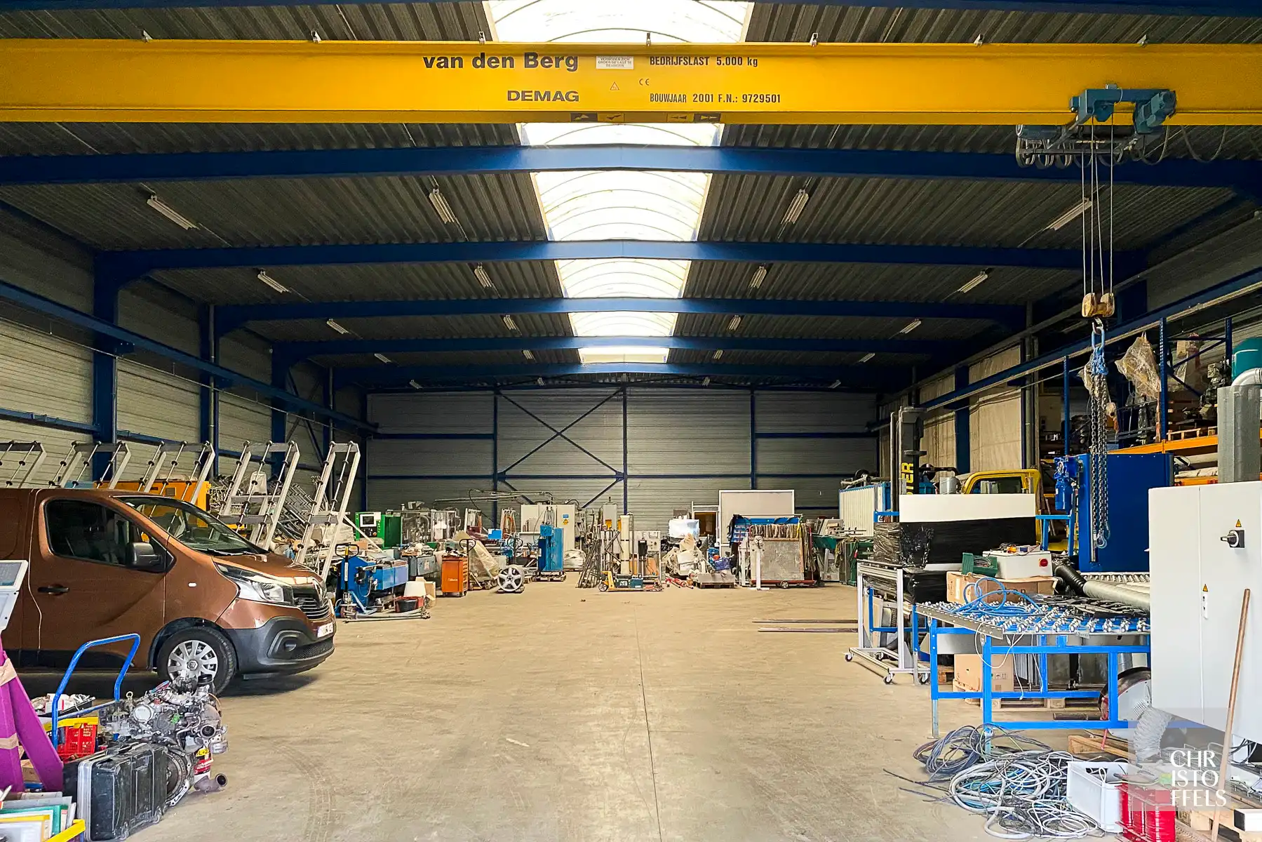 Functioneel bedrijfsgebouw op 4.445m² met magazijn/werkplaats (1.231 m²) en kantoorruimtes (197 m²) nabij de E314 foto 2
