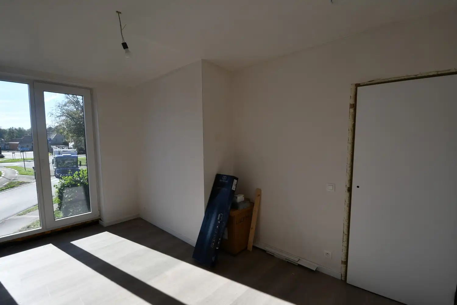 Prachtige halfopen bebouwing met modernistische architectuur foto 9