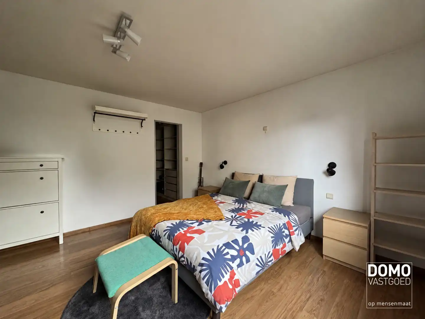 RUIM GELIJKVLOERS APPARTEMENT MET 2 SLAAPKAMERS, INLOOPDRESSING, PRIVATIEF TERRAS EN PARKEERPLAATS IN DIEPENBEEK foto 6