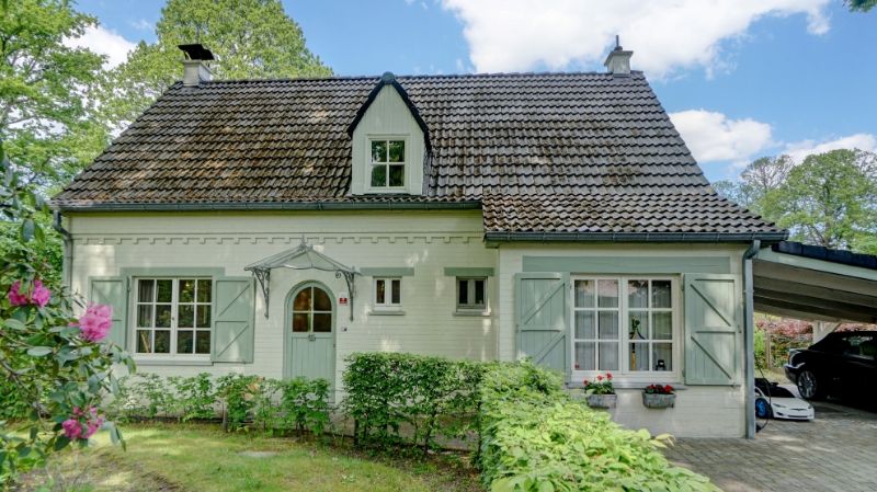 Hoofdfoto van de publicatie: Charmante villa van 205m² op 8 are 50 ca