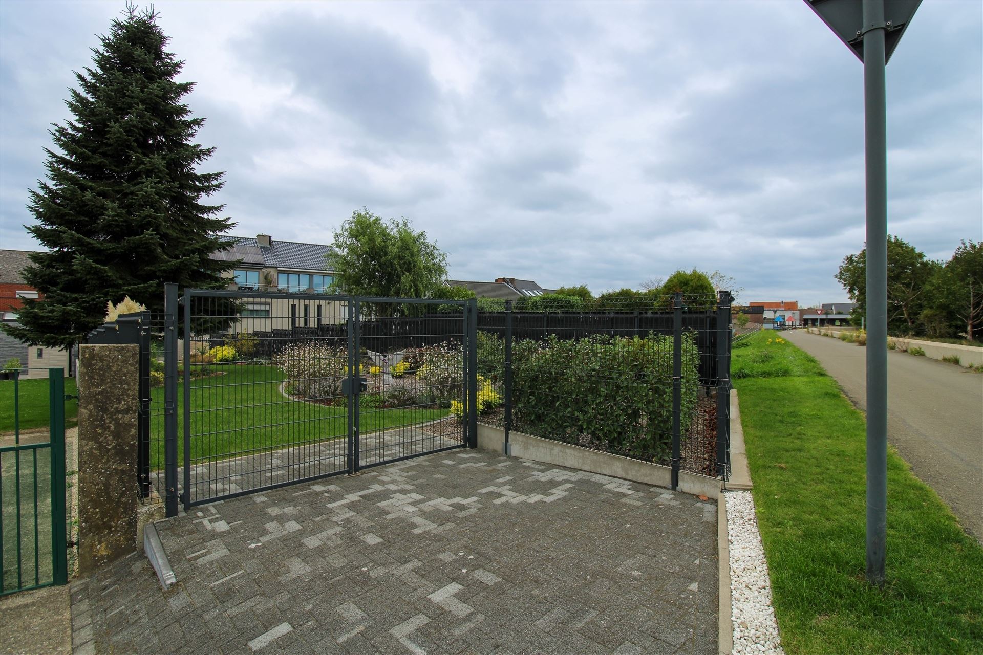 Grotestraat 332/2 – genieten van comfort, sauna, ruime inpandige garage, prachtig aangelegde tuin en een uniek uitzicht over de Maas! foto 27