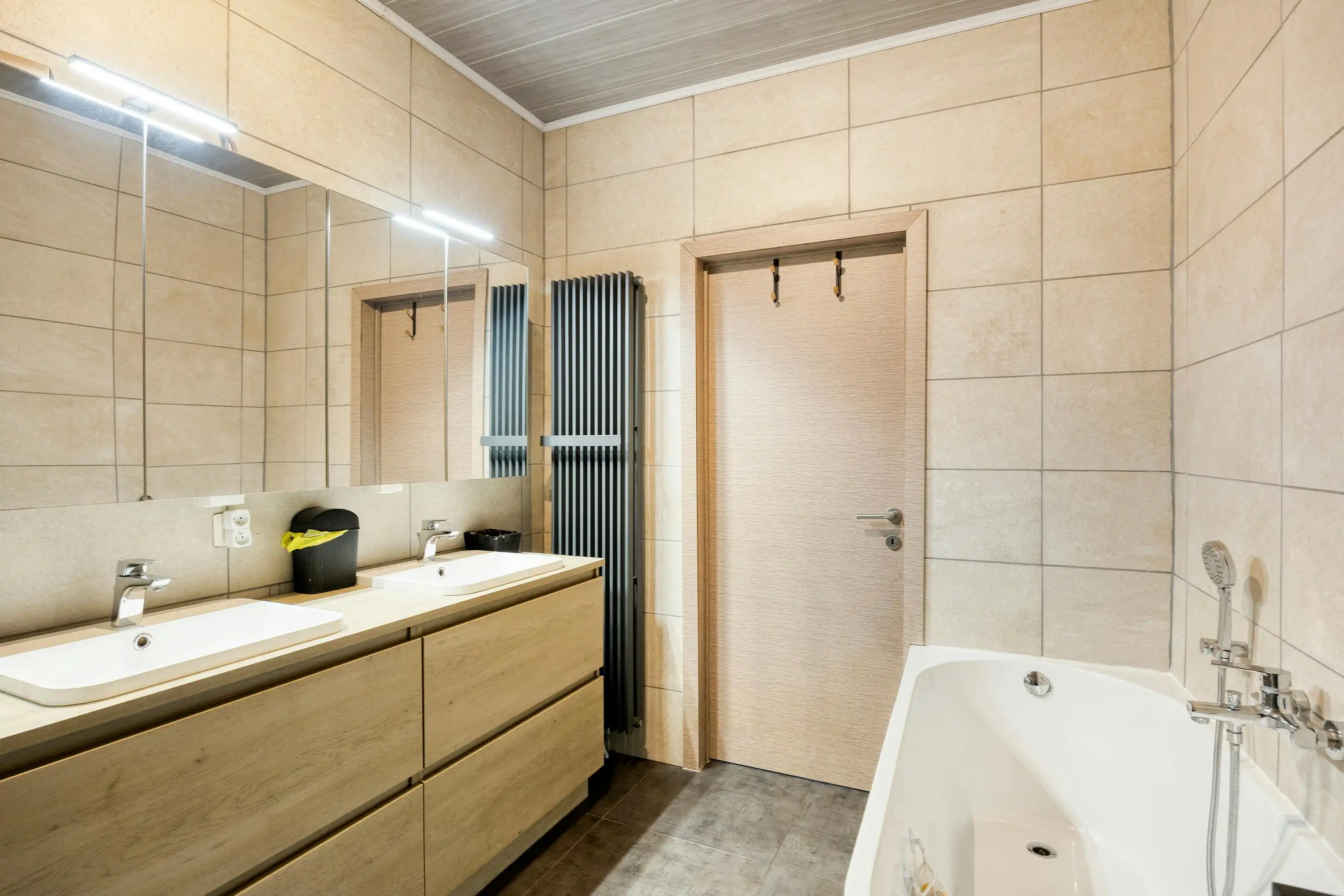 Gezellig en instapklaar huis te koop in Schoten foto 15