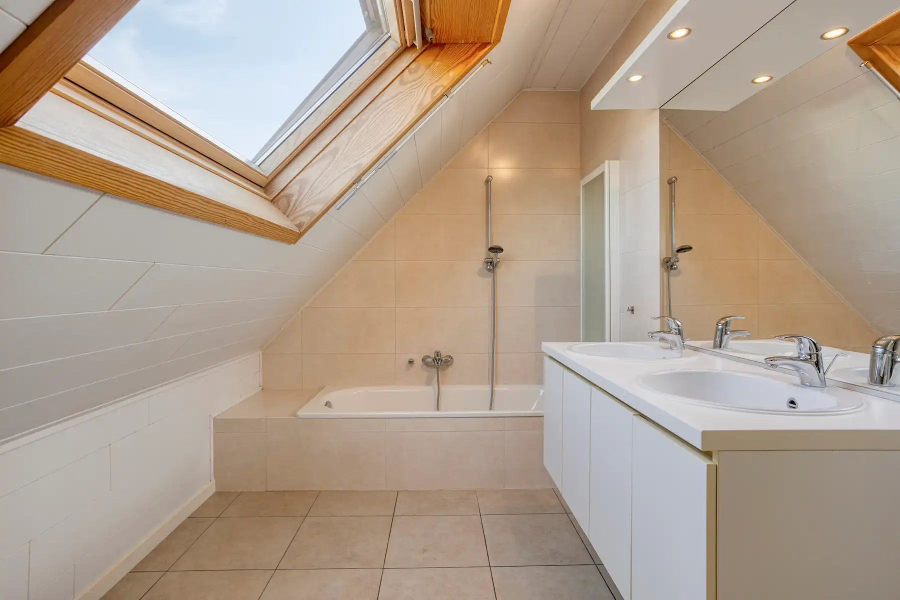 Leuk duplex appartement in centrum Baal foto 15