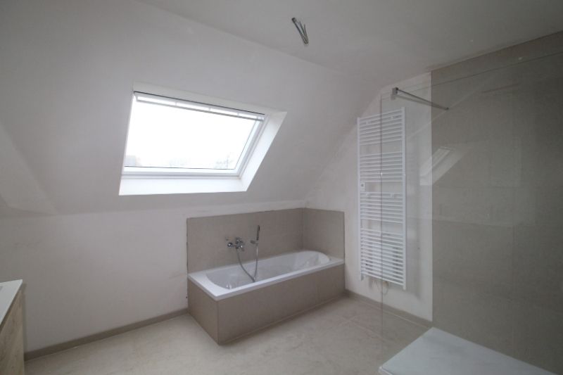 Energiezuinige halfopen woning te huur in Sijsele foto 9