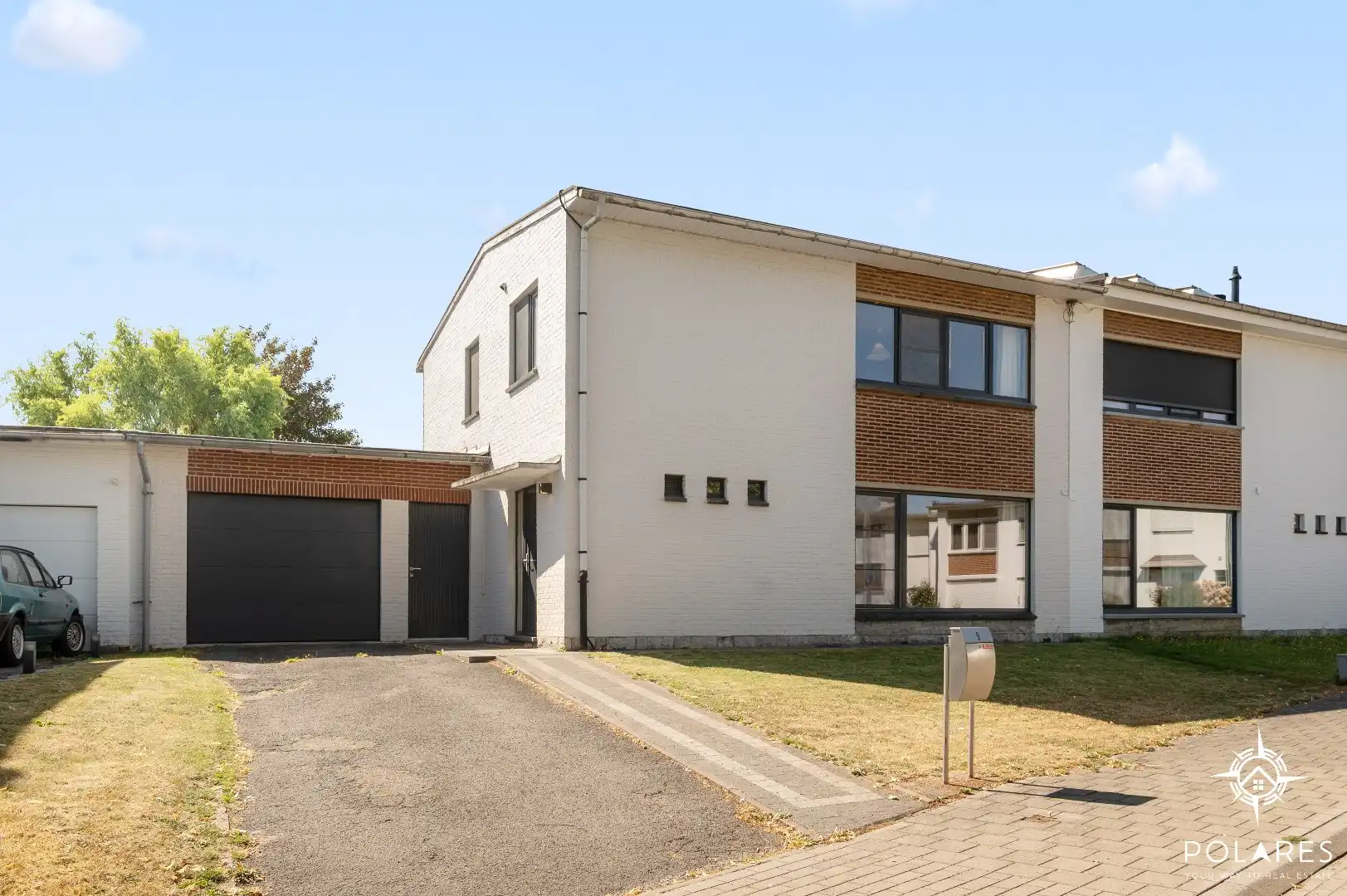 Lichtrijke woning met 3 slaapkamers, ruime garage en aangename tuin in Heverlee foto {{pictureIndex}}