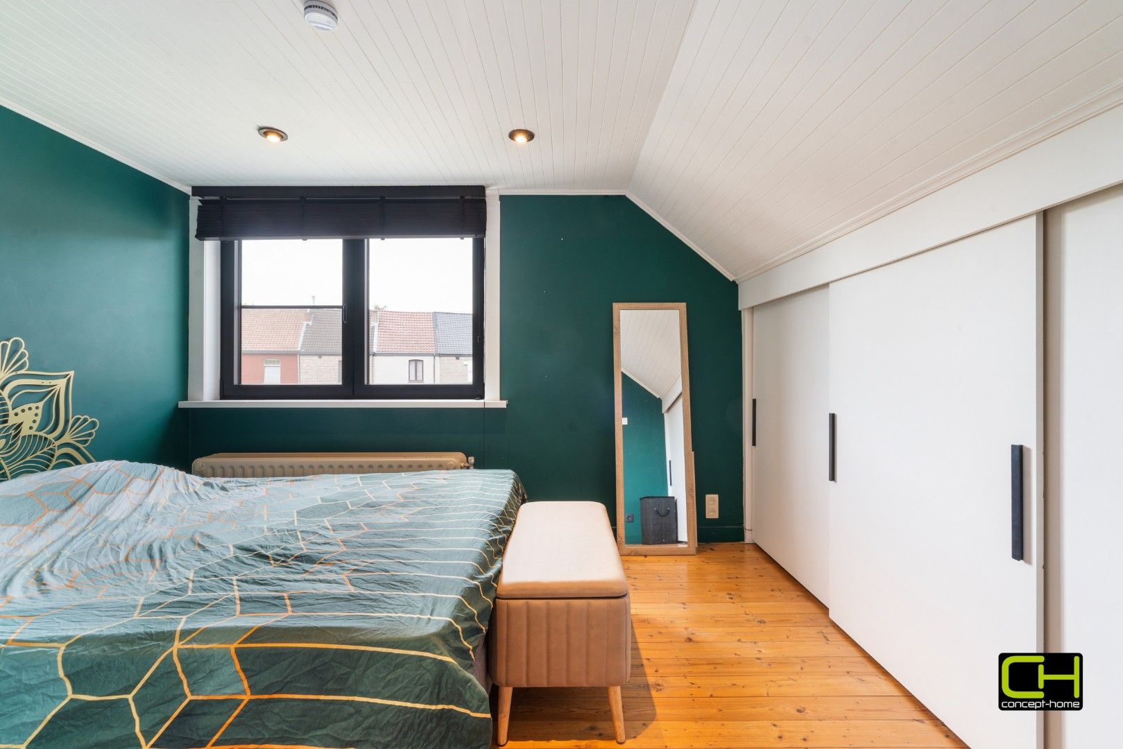 Moderne woning met drie slaapkamers en praktijkruimte te koop in Lievegem foto 12