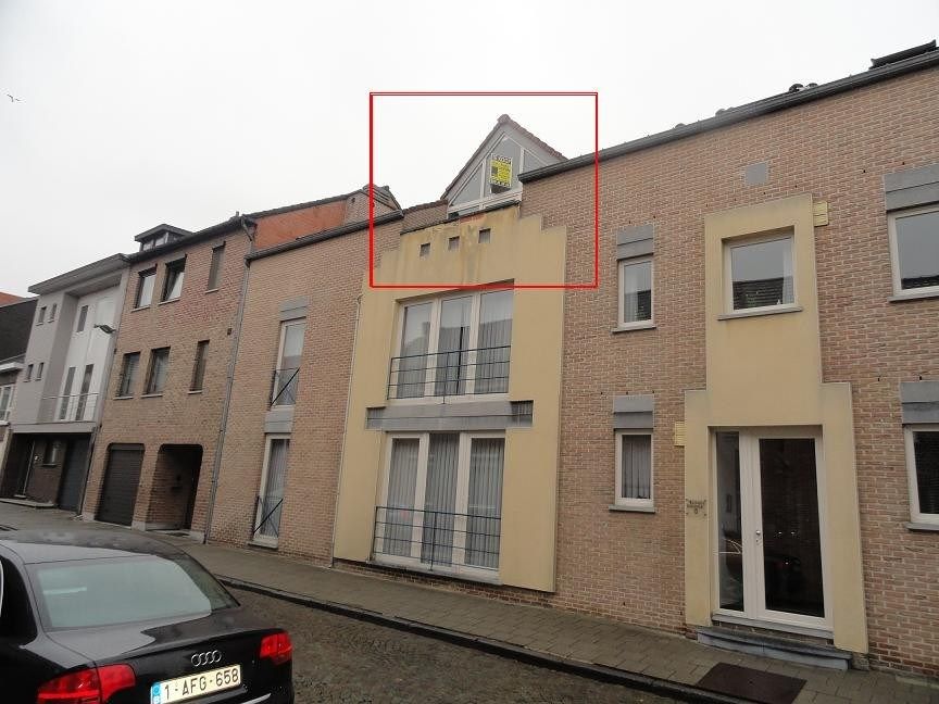 Comfortabel appartement in centrum van Bilzen, 2 slpk, balkon en ondergrondse autostandplaats  foto {{pictureIndex}}