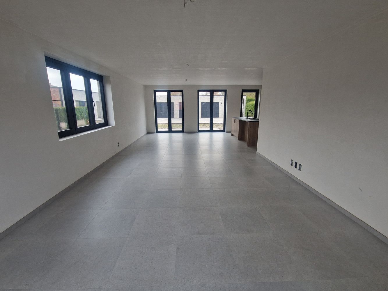 Rustig Gelegen Nieuwbouw Woning 3 Slpk + Garage(s) foto 3