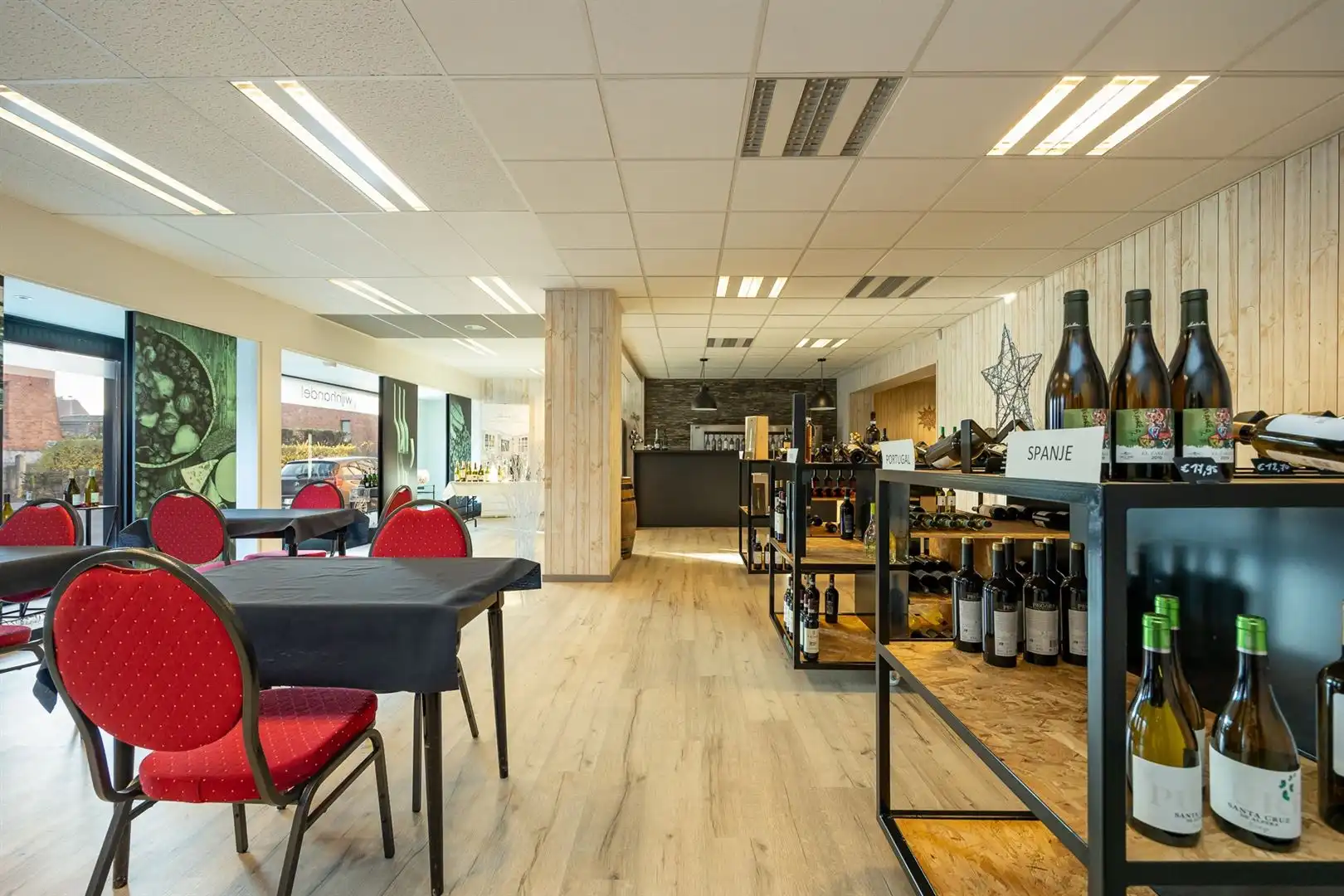 Handelspand met appartement, magazijn én hangar foto 3