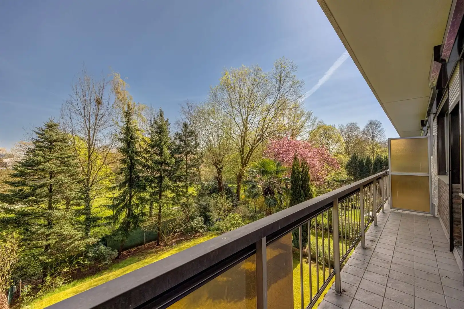 Volledig gerenoveerd appartement met 2 slaapkamers en 2 terrassen!  foto 12