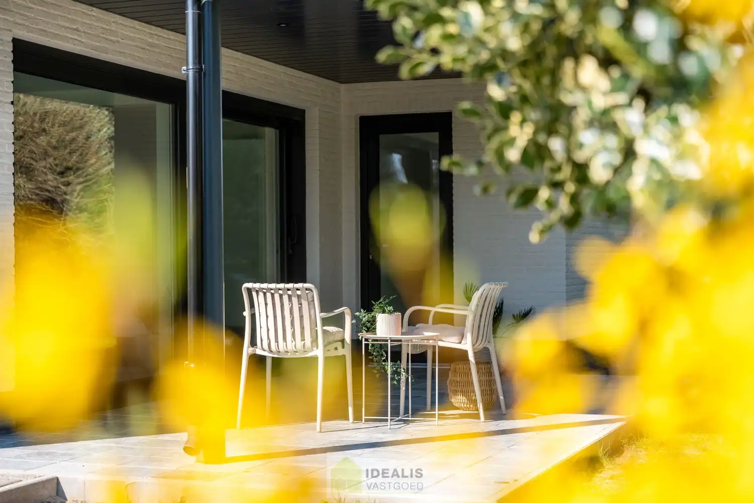 Schitterend volledig vernieuwde woning met een heerlijke open leefruimte, luxe keuken, 3 ruime slaapkamers, een ruime luxueuze badkamer én een apart bureel foto 30