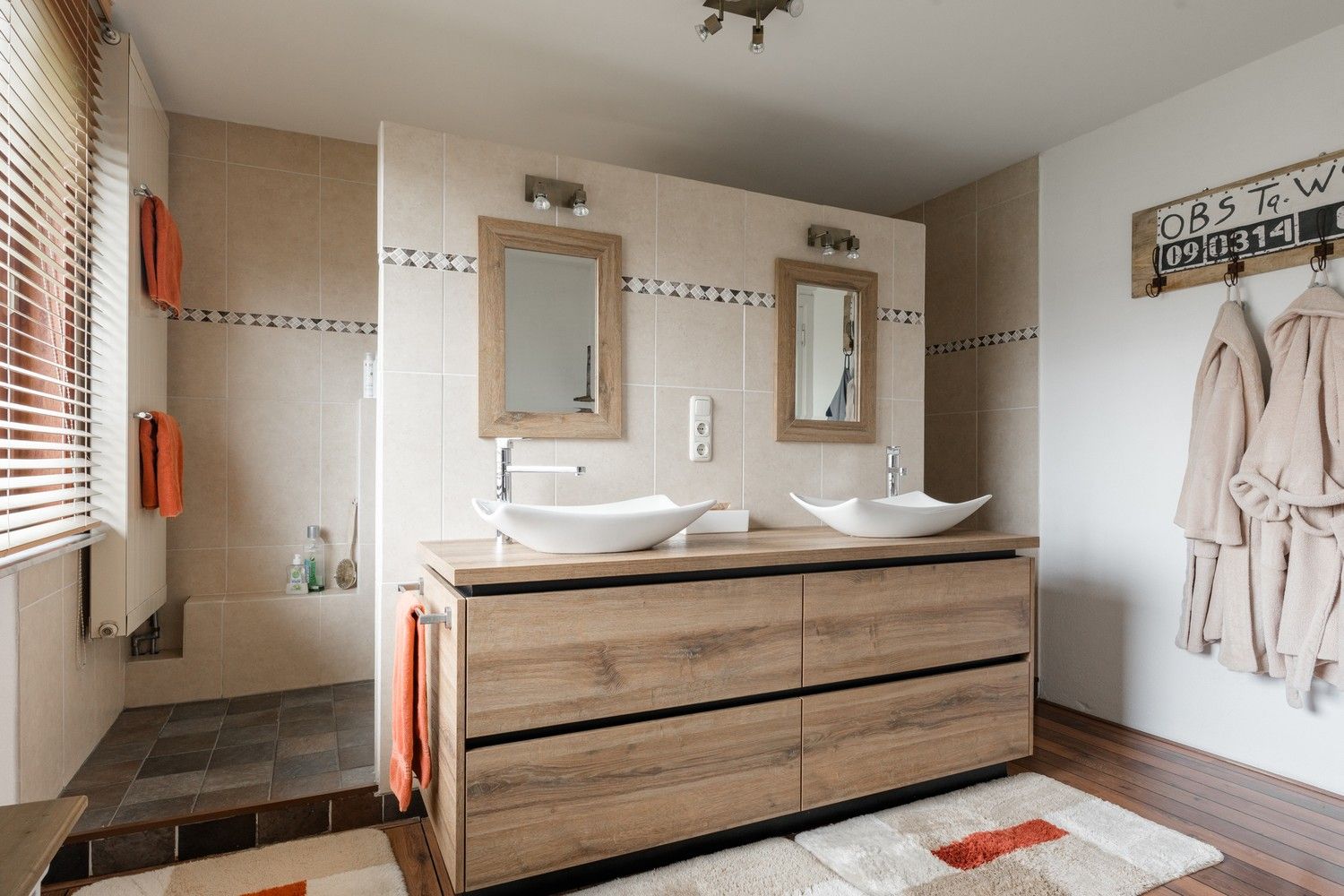 Vrijstaande woning met prachtig uitzicht op weilanden, rustige ligging nabij de Nederlandse grens! foto 28