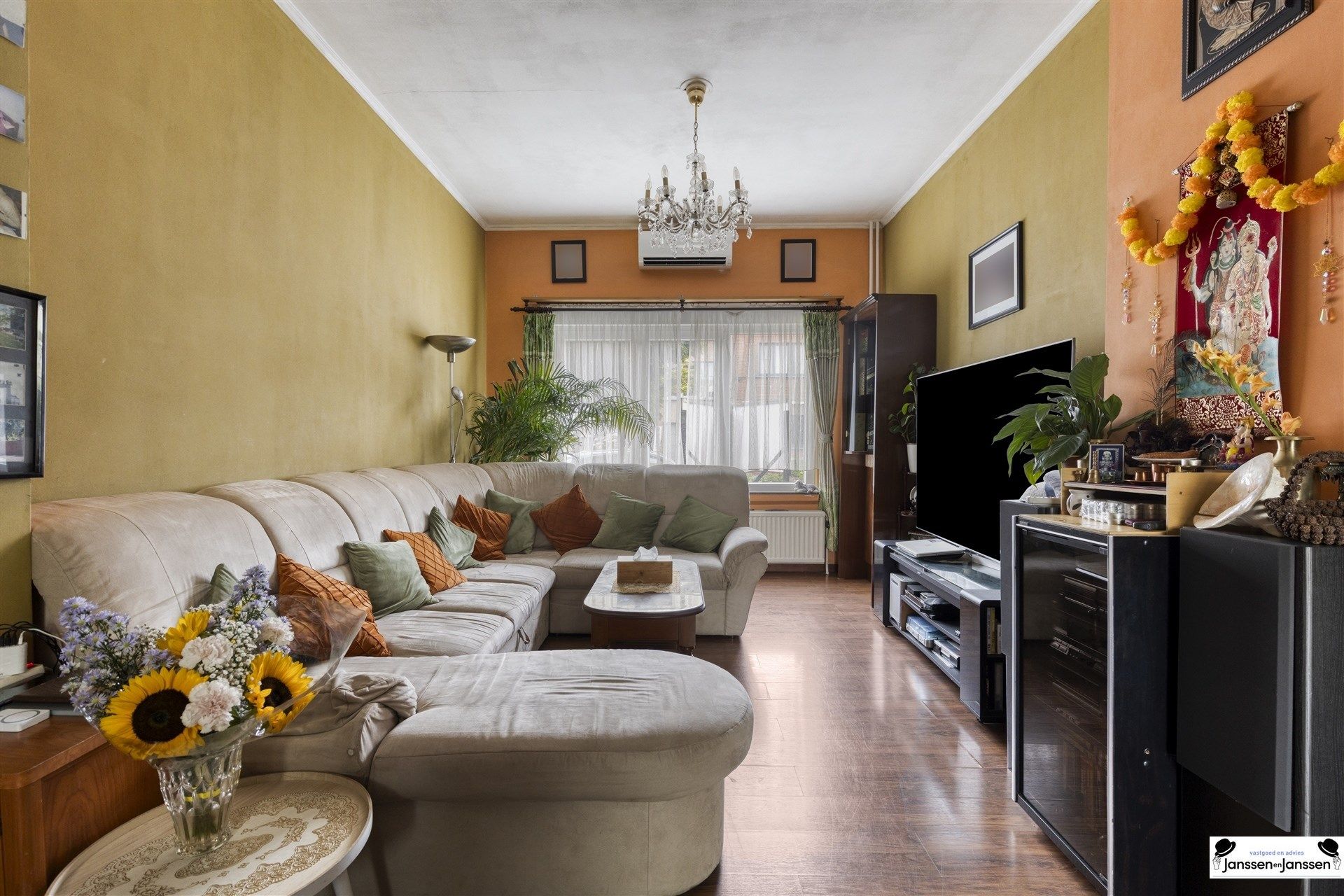 Welkom in deze charmante gezinswoning, ideaal gelegen in het hart van Wilrijk. foto 5