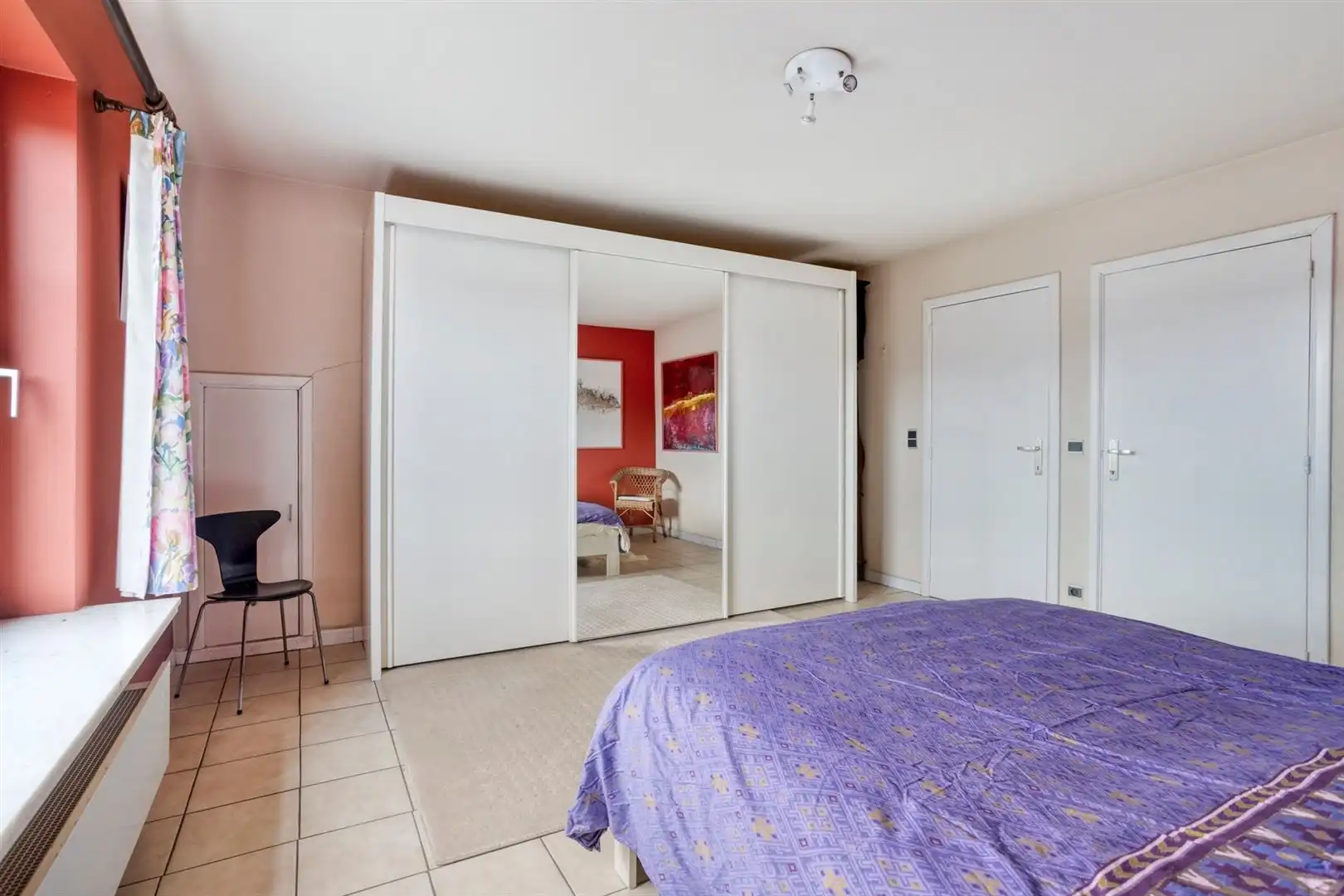 Rustig gelegen open bebouwing met 3 slaapkamers en garage op een perceel van 556 m². foto 12