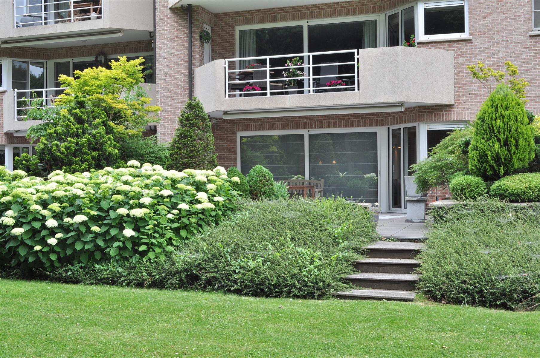 Gelijkvloers appartement in het prachtige privaat domein 'Blauwhof' foto {{pictureIndex}}