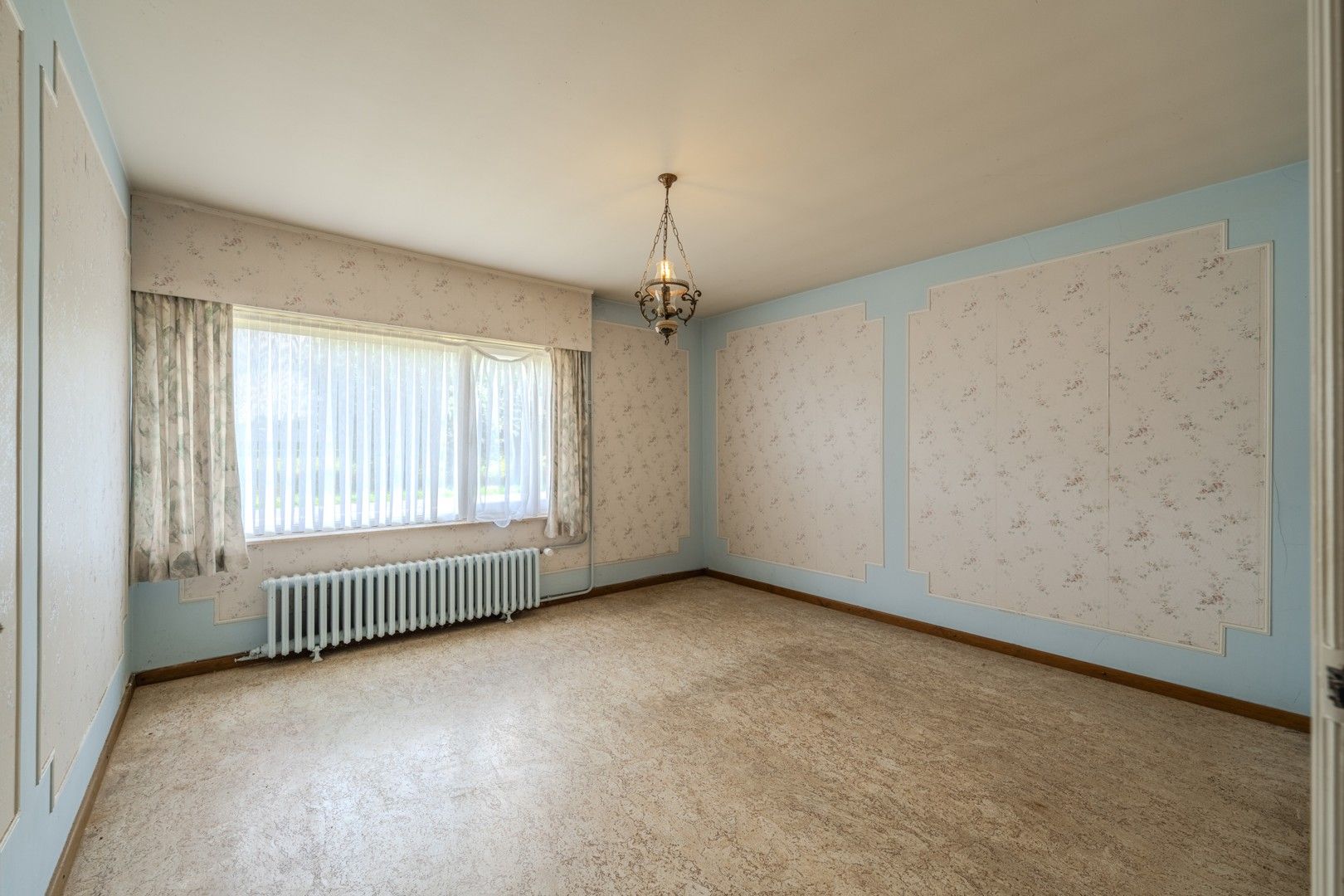 Te renoveren bungalow op ruim perceel foto 13